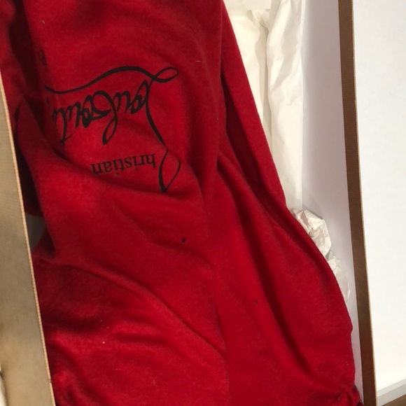 Christian Louboutin - Picture 3 of 7